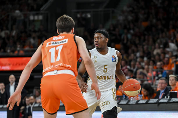 队的交锋中 队的交锋中