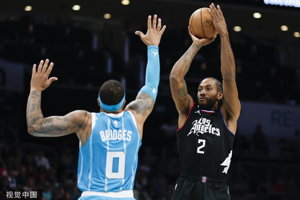 一位年轻内 一位年轻内