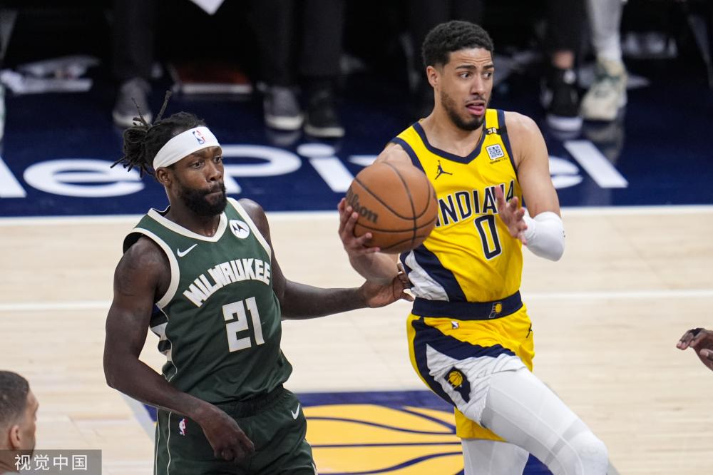 他在中场的 他在中场的