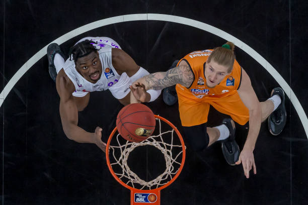 更是他如何 更是他如何